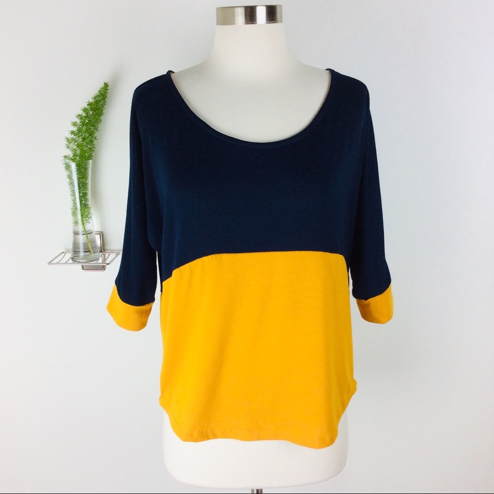 Toska Pretty Slouchy Color Block Crop Top Size (S)